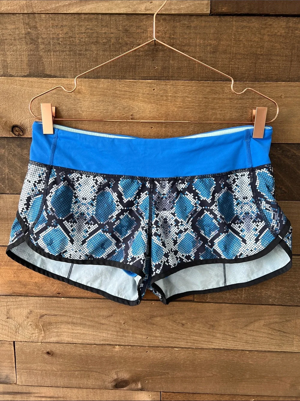 Lululemon Athletica Women's Run: Speed Short *4-way Stretch in Blue Snake Size 8